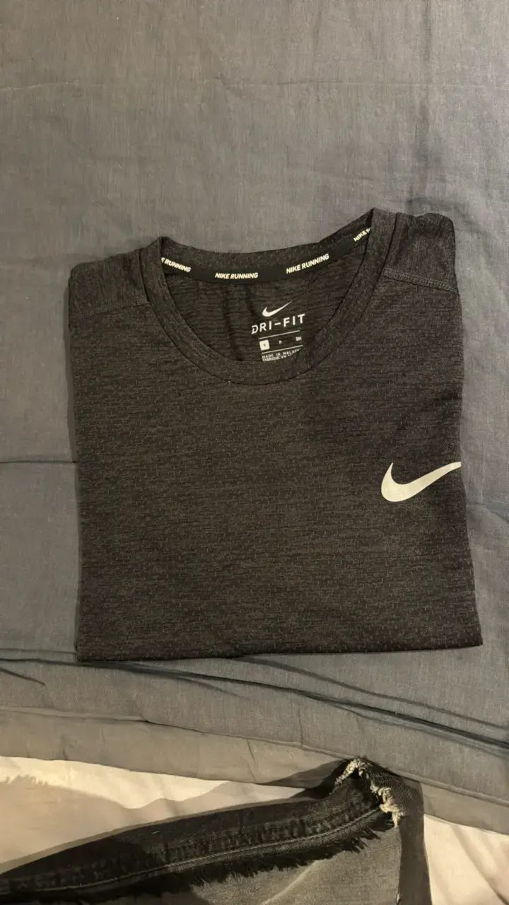 Polera Nike Dri-FIT Running negra - 1