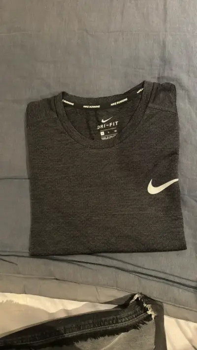 Polera Nike Dri-FIT Running negra - miniatura 1