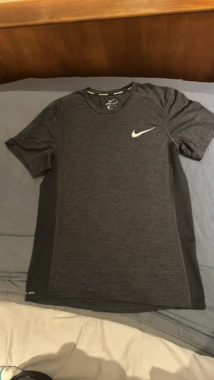 Polera Nike Dri-FIT Running negra - 2
