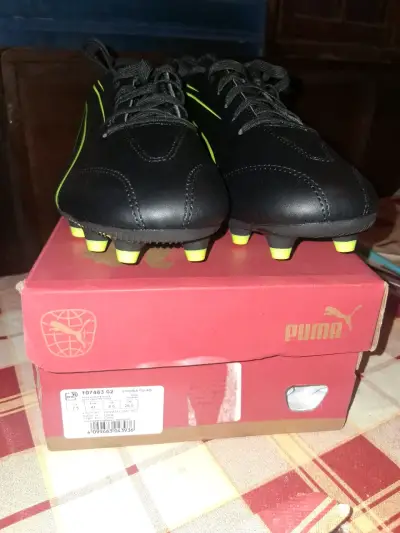 Botines de fútbol Puma negros - miniatura 1