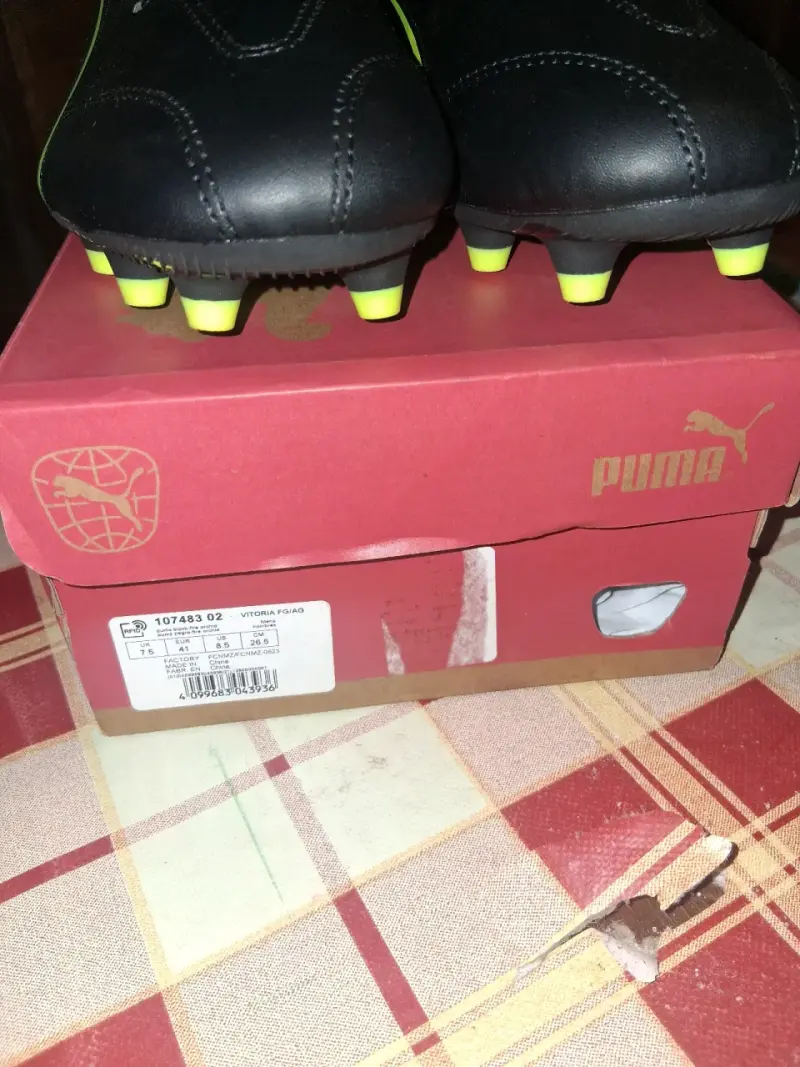 Botines de fútbol Puma negros - 2