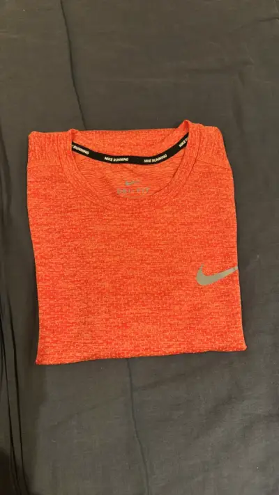 Polera Nike Dri-FIT Running salmón - miniatura 1