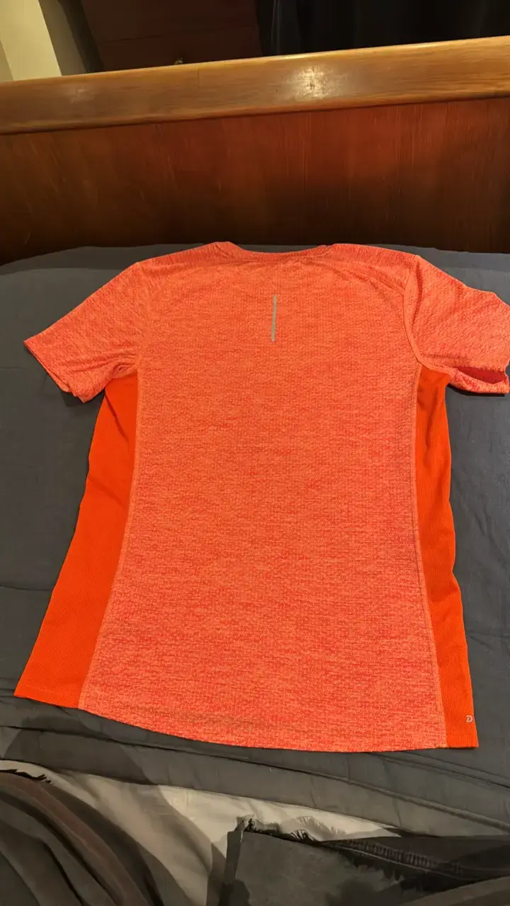 Polera Nike Dri-FIT Running salmón - 3