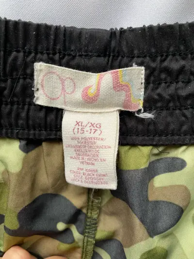 Shorts deportivos camuflados para mujer - miniatura 2