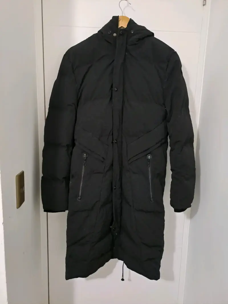 Chaqueta larga negra con gorro New Sport