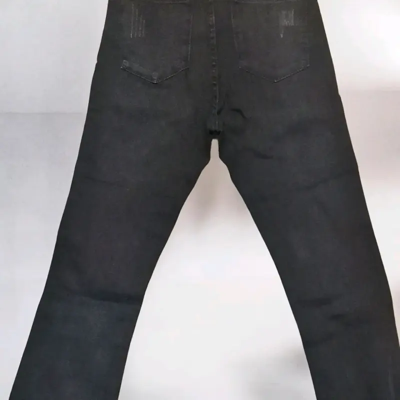 Jeans negros de mezclilla estilo casual - 4
