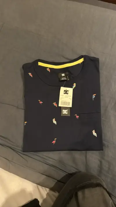 Polera DC Shoes azul con estampado de aves - miniatura 6