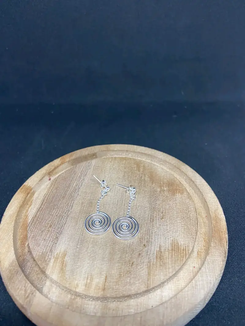 Aros colgantes de espiral en plata