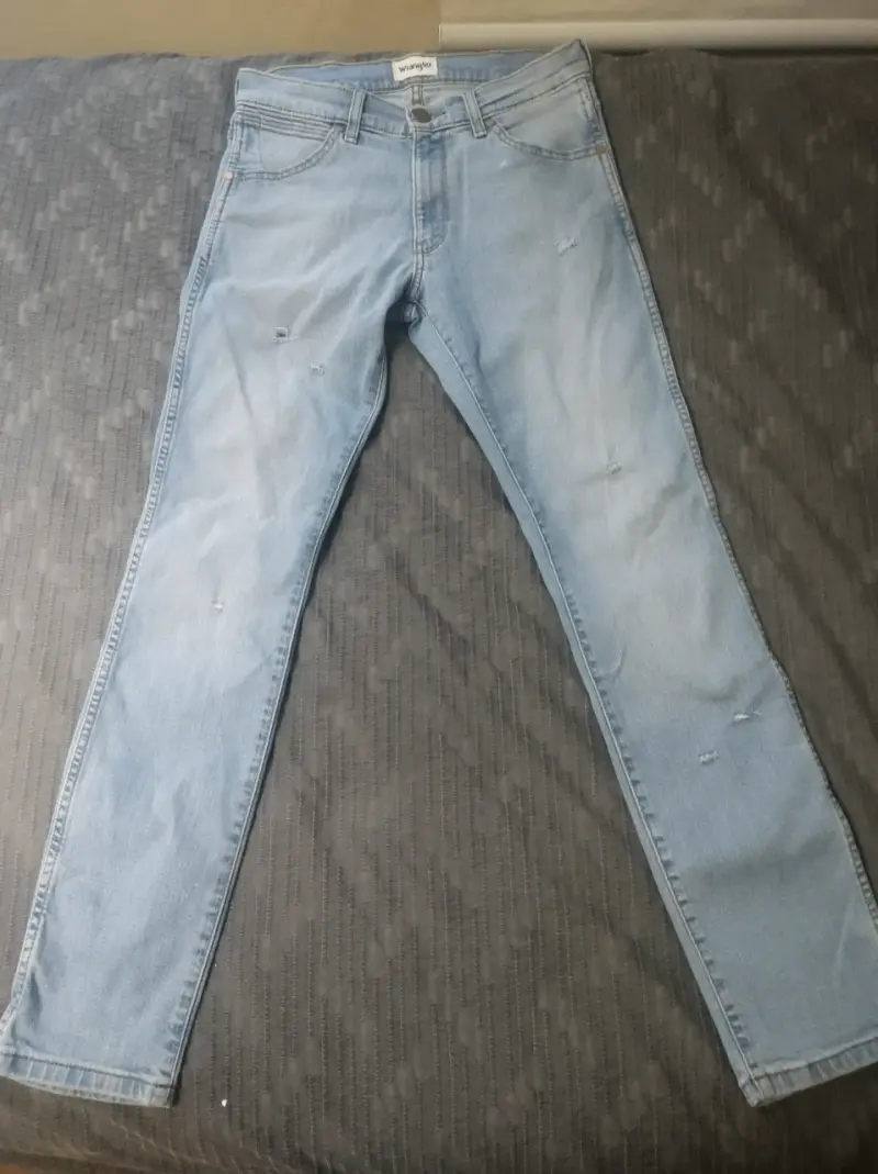 Jeans Wrangler celestes desgastados - 1