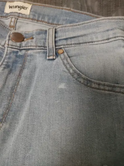 Jeans Wrangler celestes desgastados - miniatura 3