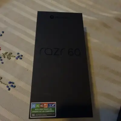 Smartphone Motorola Razr 60 nuevo - miniatura 1