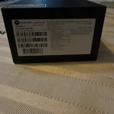 Smartphone Motorola Razr 60 nuevo - miniatura 2