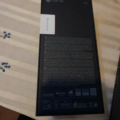 Smartphone Motorola Razr 60 nuevo - miniatura 3