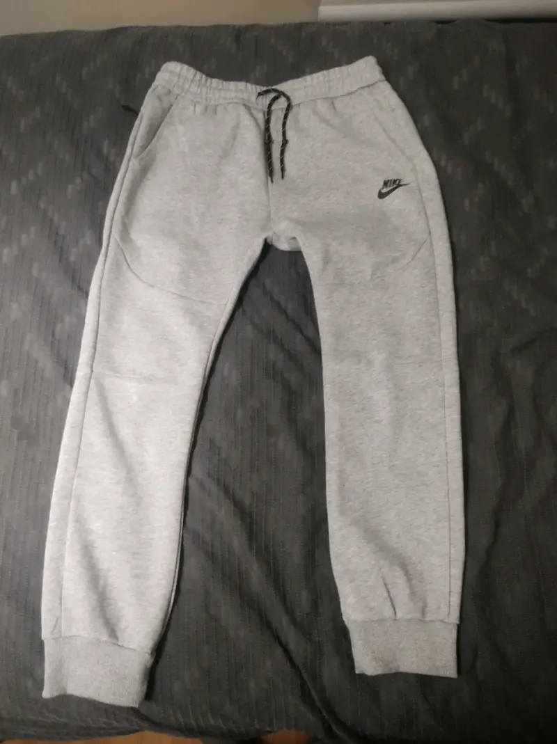 Pantalón Nike tech ss22 gris - 1