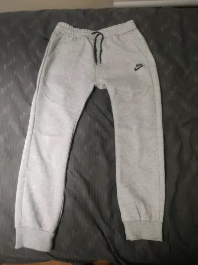 Pantalón Nike tech ss22 gris - miniatura 1