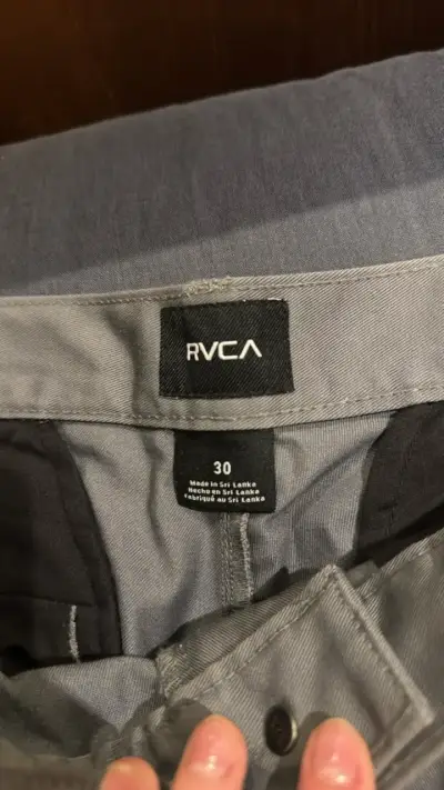 Shorts grises RVCA para hombre - miniatura 2