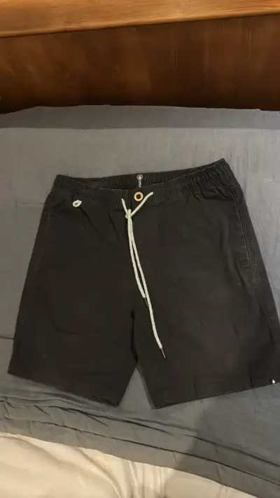 Shorts negros casuales marca Volcom - miniatura 1