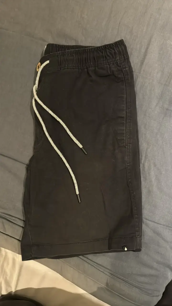 Shorts negros casuales marca Volcom - 2