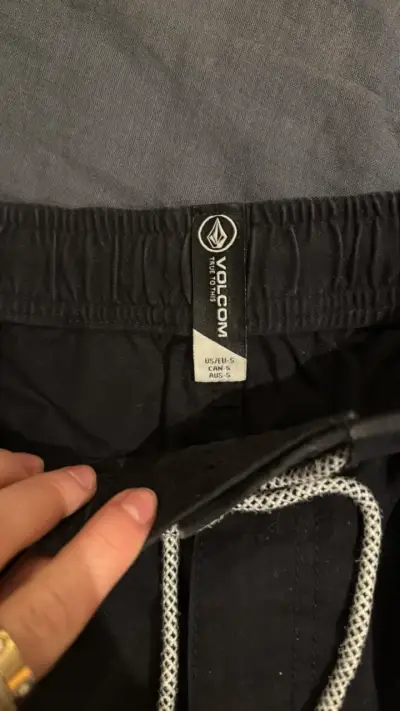 Shorts negros casuales marca Volcom - miniatura 3