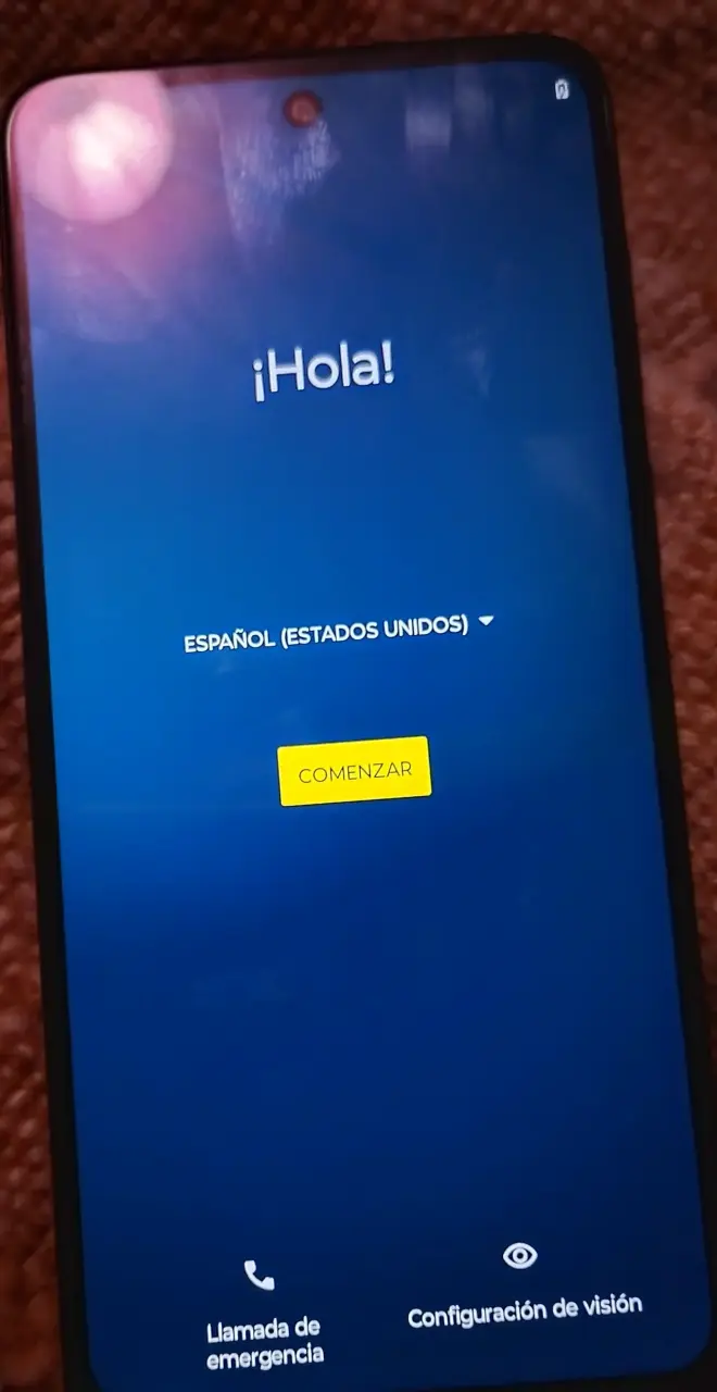 Smartphone con pantalla de inicio en español - 1