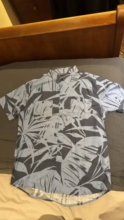 Camisa hawaiana estampada  hojas marca quiksilver - miniatura 1
