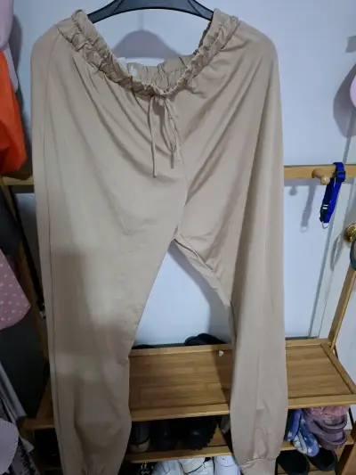 Pantalones beige con cintura elástica - miniatura 1