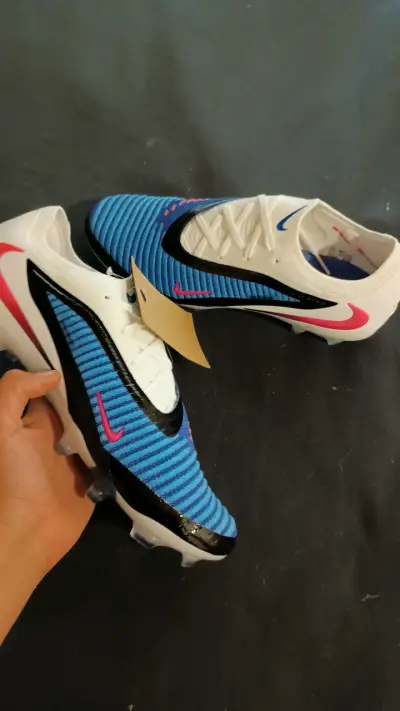 Zapatillas de fútbol Nike Phantom azul y blanco - miniatura 1