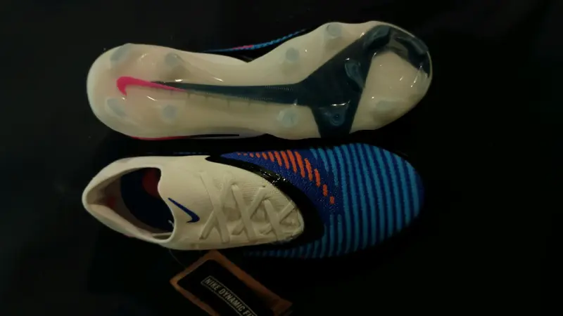 Zapatillas de fútbol Nike Phantom azul y blanco - 2