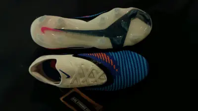 Zapatillas de fútbol Nike Phantom azul y blanco - miniatura 2