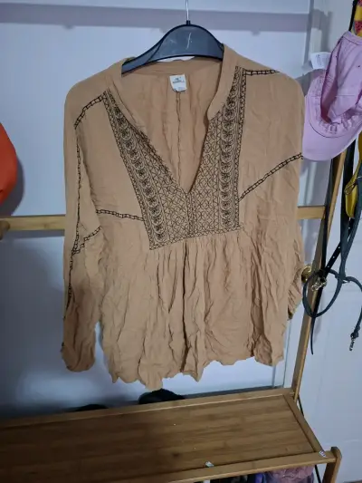 Blusa bohemia marrón con bordados O'Neill - miniatura 1