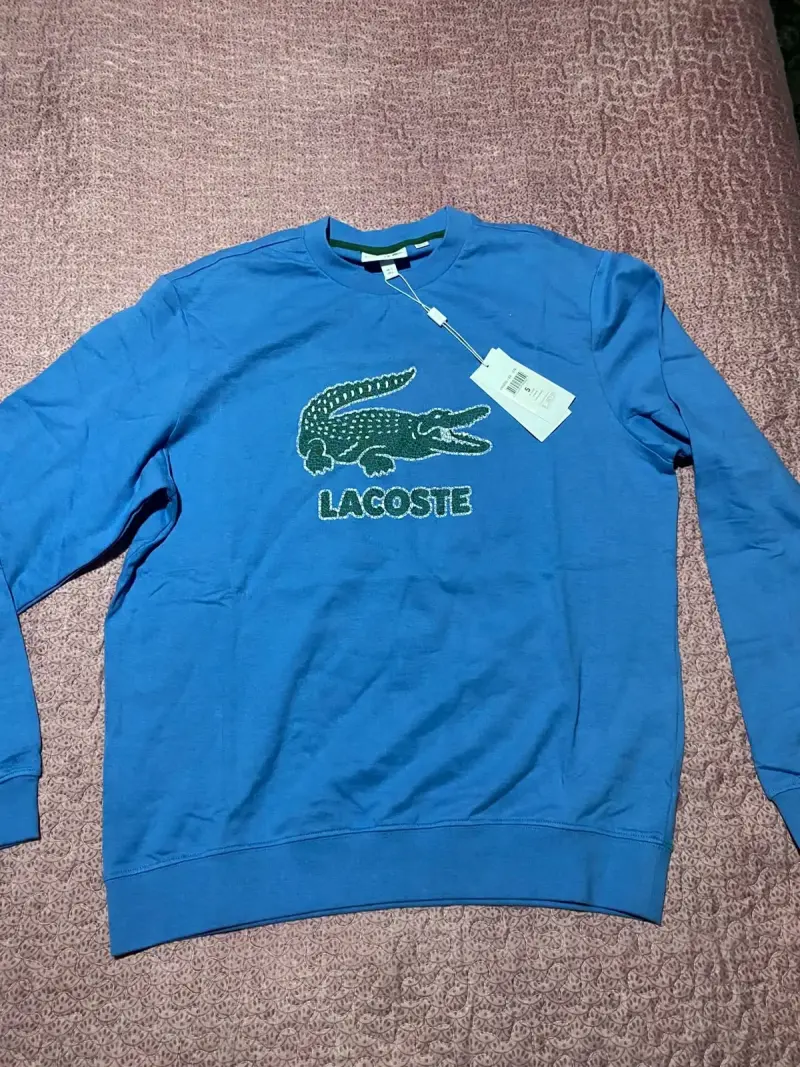 Polerón Lacoste azul con logo bordado - 1