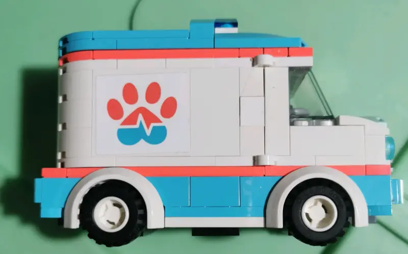 Camión de juguete LEGO ambulancia veterinaria - 1