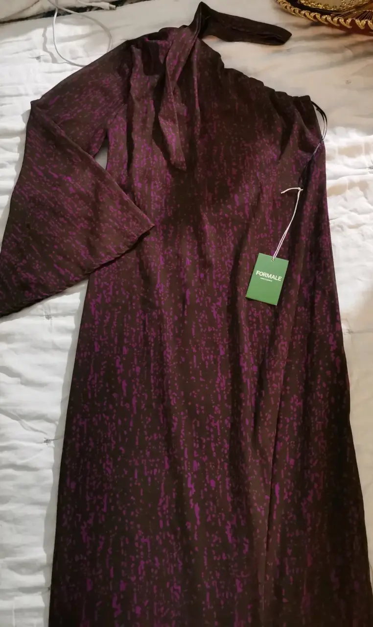 Vestido largo formal morado con estampado