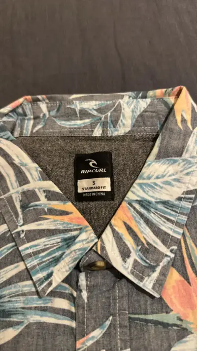 Camisa hawaiana Rip Curl estampada floral - miniatura 2