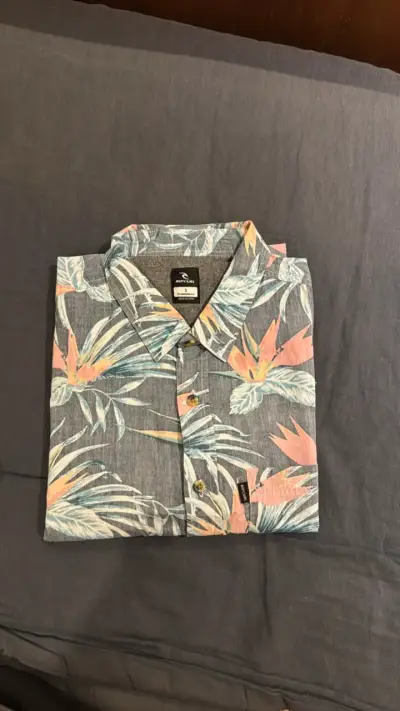 Camisa hawaiana Rip Curl estampada floral - miniatura 1