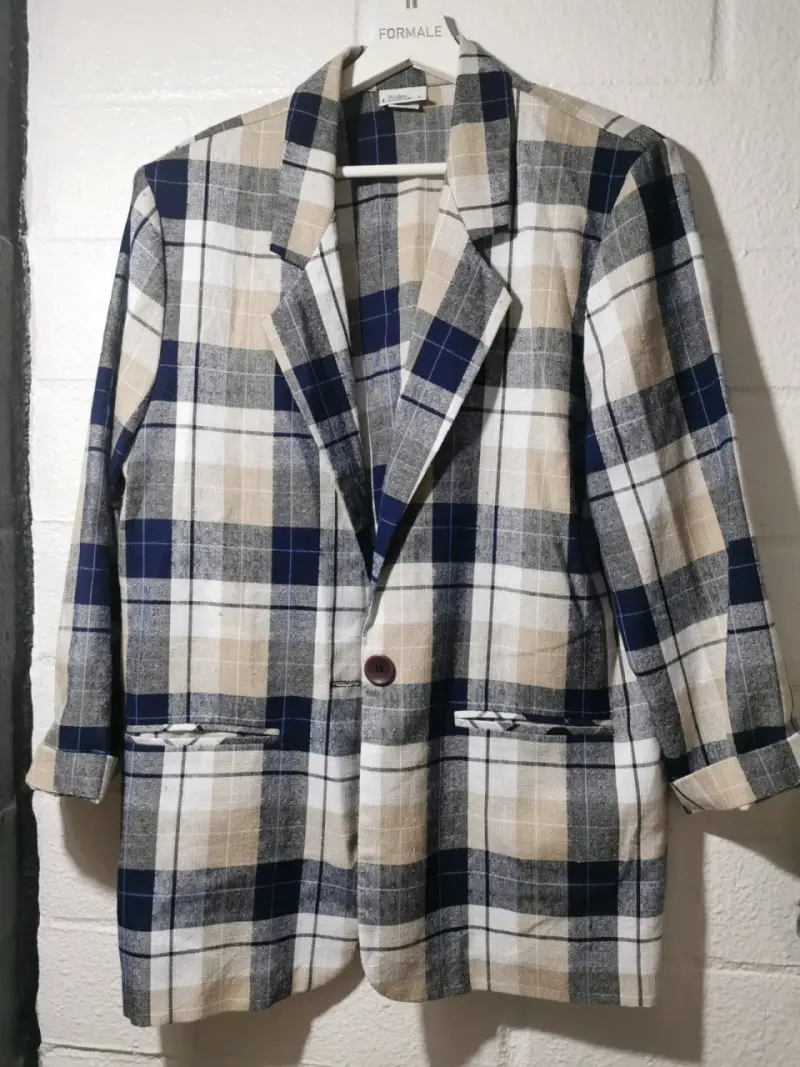 Blazer a cuadros beige y azul para mujer
