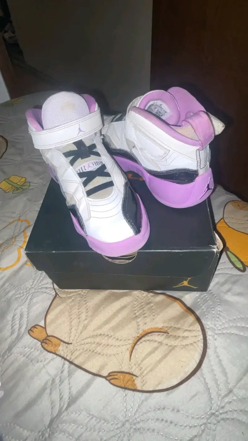 Zapatillas Air Jordan blancas y rosadas - 1