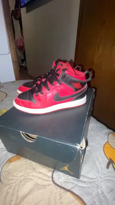 Zapatillas Air Jordan blancas y rosadas - miniatura 4