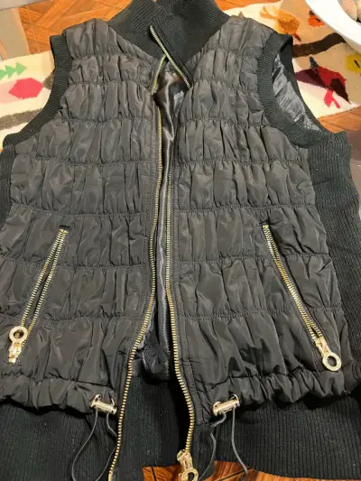 Chaqueta sin manga con cierre dorado CK - miniatura 1