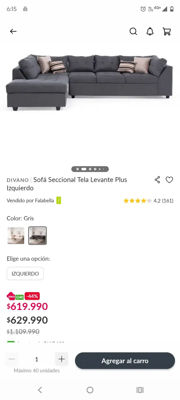 Sofá seccional gris con cojines decorativos - 5