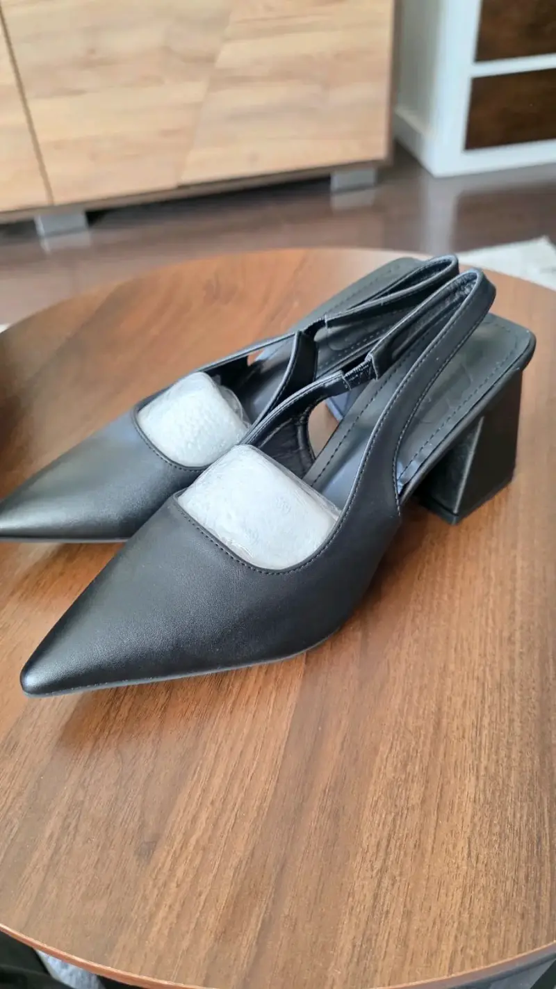 Zapatos de tacón negro elegantes - 1