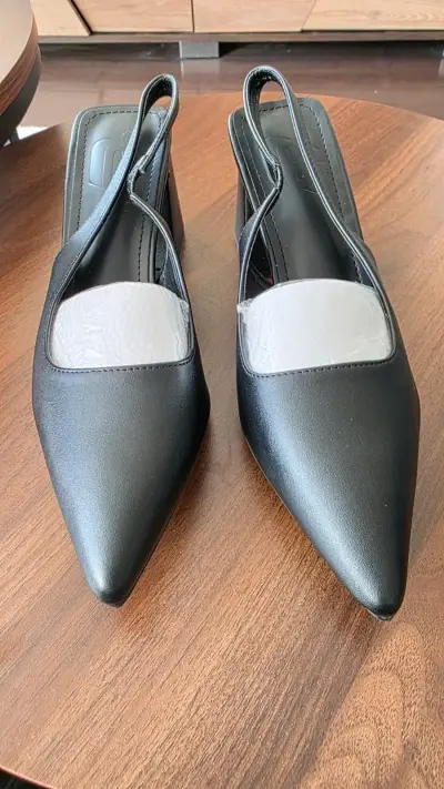 Zapatos de tacón negro elegantes - miniatura 3