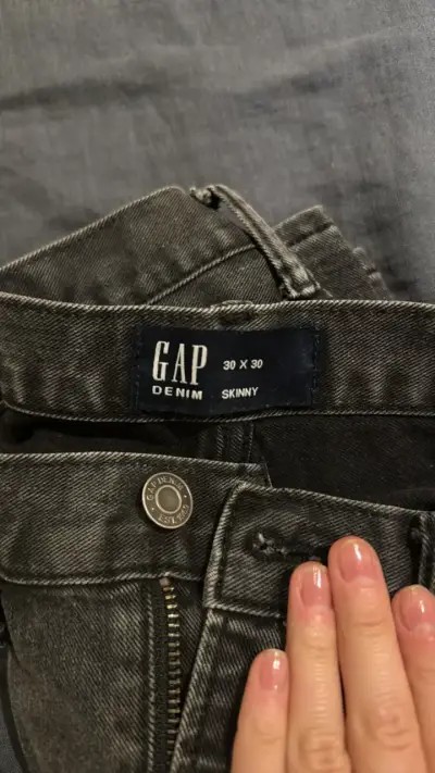 Jeans gris oscuro/negro marca GAP hombre - miniatura 3