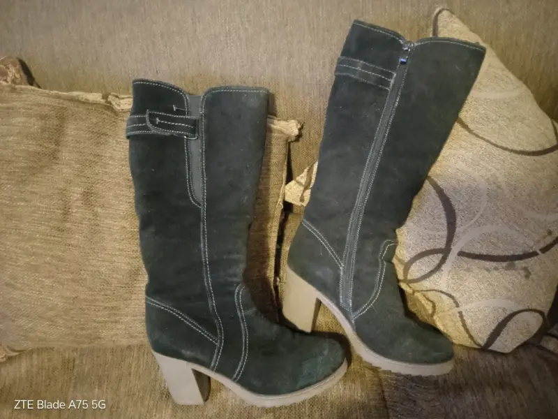 Botas de gamuza negras con tacón alto - 1