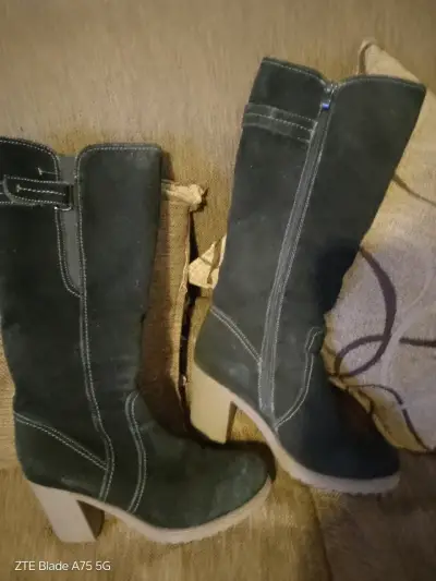 Botas de gamuza negras con tacón alto - miniatura 2
