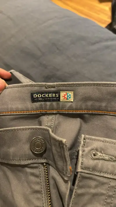 Pantalones grises estilo casual Dockers hombre - miniatura 4
