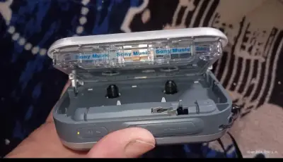 Walkman Sony WM-EX422 con Mega Bass con detalle - miniatura 3