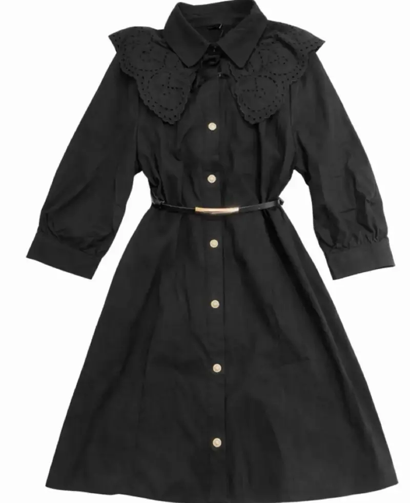 Vestido negro con cuello bordado - 1