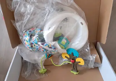 Andador para bebé con juguetes interactivos - miniatura 2