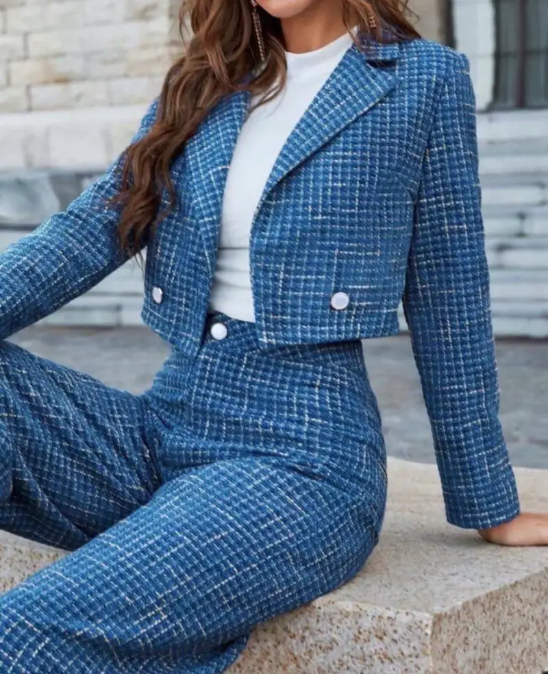 Conjunto de pantalón y chaqueta azul elegante - 2